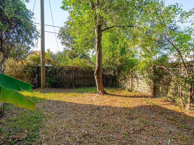 1007 Bethany St — Photo 16