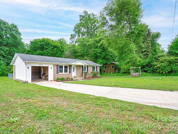 3rd image of 405 Meadow Ln