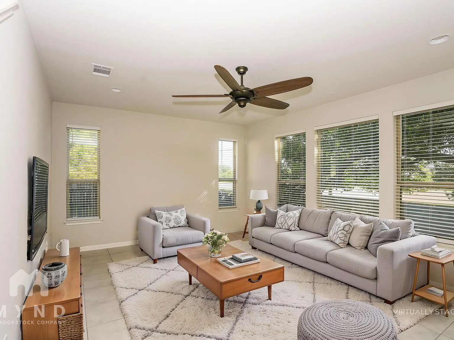 3 bed, 2.5 bath, 2329 sqft, $2,275 — Photo 2