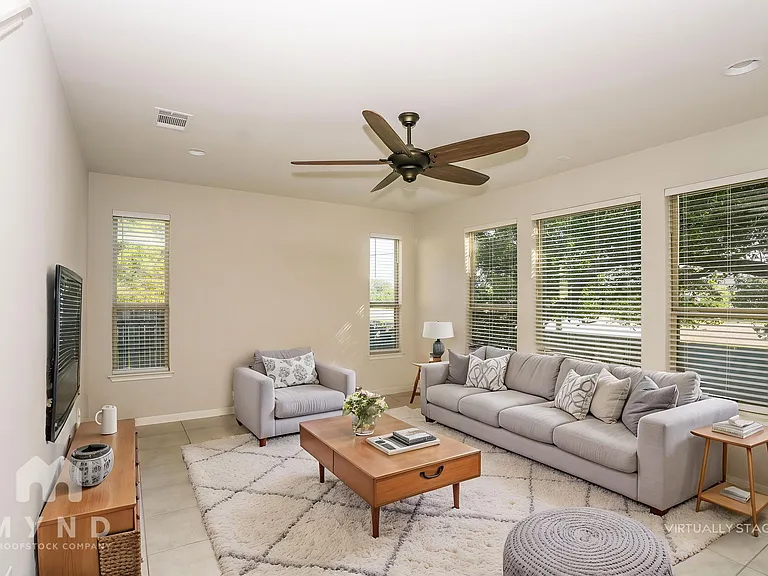 708 Hays Hill Dr — Photo 2