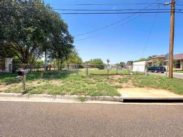 3020 E Price St, Laredo, TX 78043