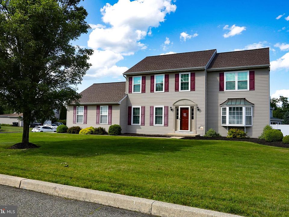 1st image of 102 Noble Ln