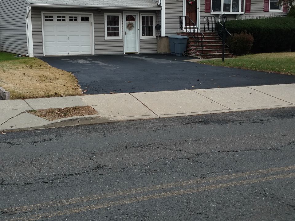 2nd image of 297 E 54th St