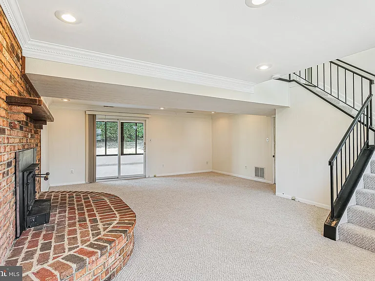 510 Retford Dr — Photo 23