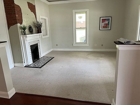 living room, 10 Ft ceiling 