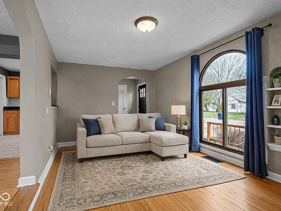 5th image of 1462 N Linwood Ave