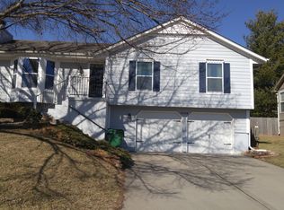 2136 SW Sterling Dr, Lees Summit, MO 64081