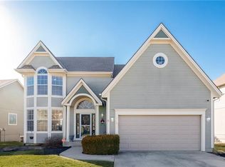 714 S Adams St, Raymore, MO 64083