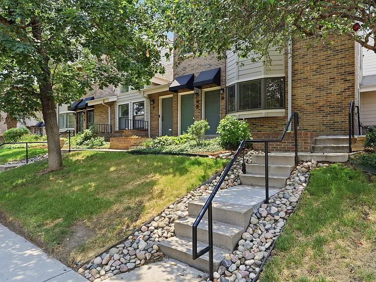 221 S Garfield St #211 — Photo 31