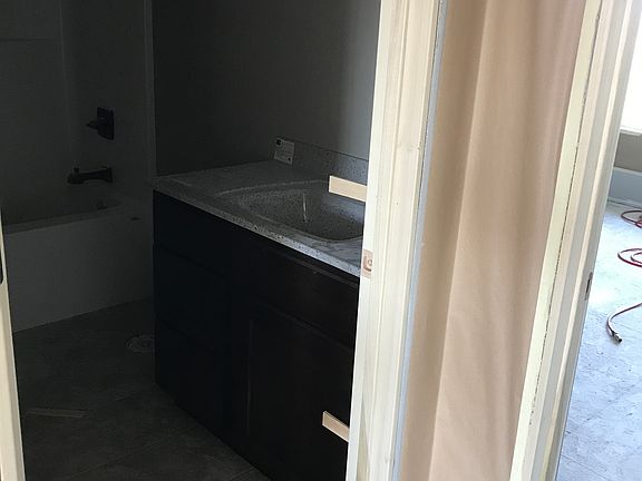 5th image of 4591 Meadow Creek Dr