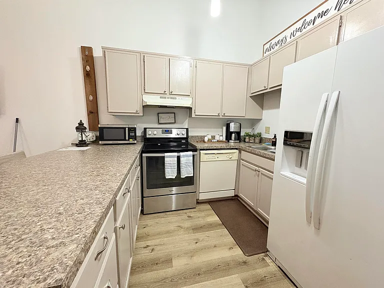2073 Continental Ave — Photo 6