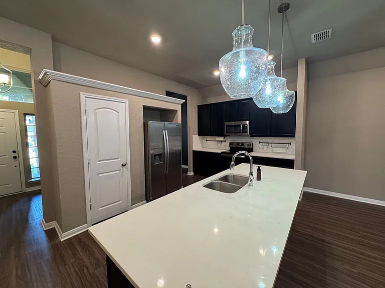 3012 Samson Dr — Photo 2