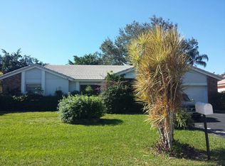 5811 W Waterford Dr, Davie, FL 33331