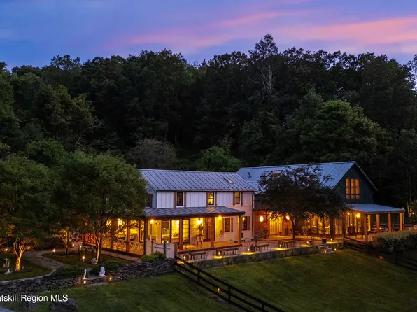 55 Willowbrook Road, Hudson, NY 12534