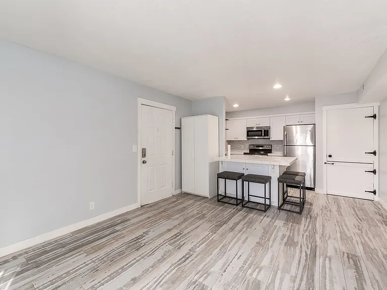 1196 E Waterside Cv #12 — Photo 5