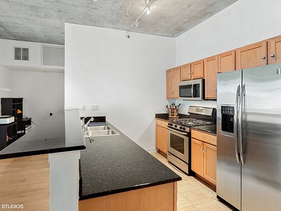 3rd image of 1305 S Michigan Ave APT 711