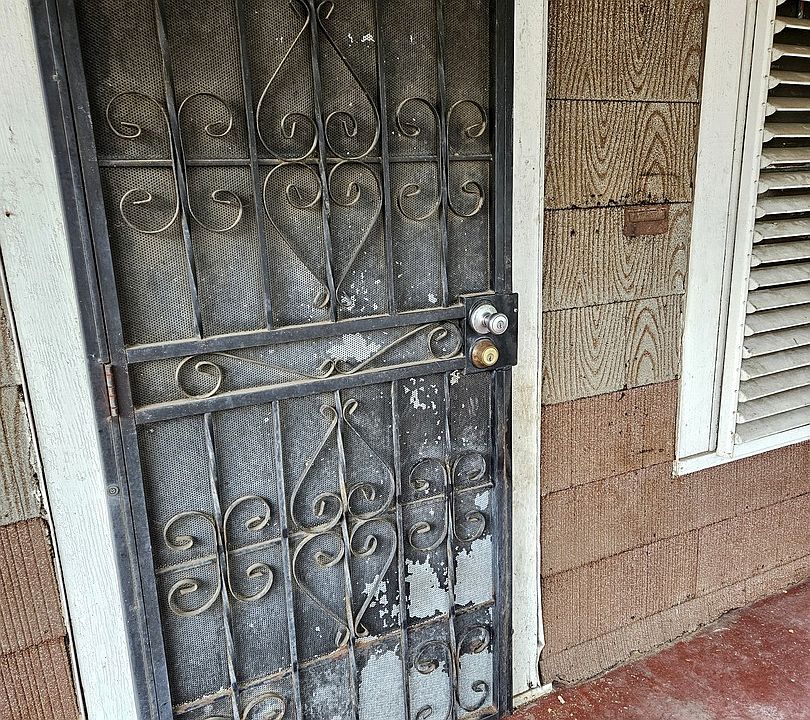 1st image of 554 E Thompson Pl