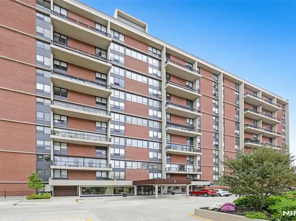 3 Horizon Rd APT 606, Fort Lee, NJ 07024