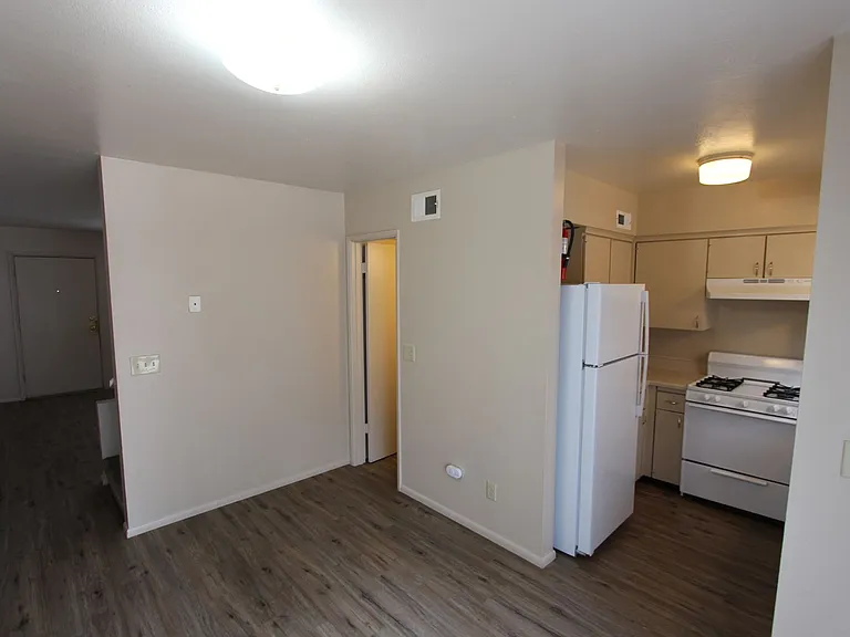 512 W Santa Fe Ave — Photo 7