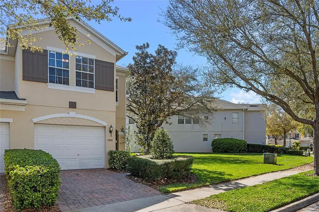 3 bed, 2.5 bath, 1756 sqft, $2,600 — Photo 2