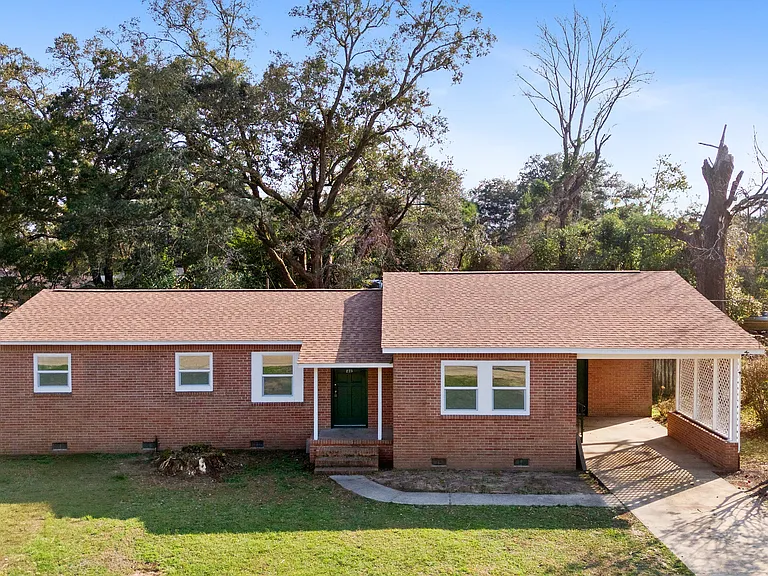 225 Etta St — Photo 1