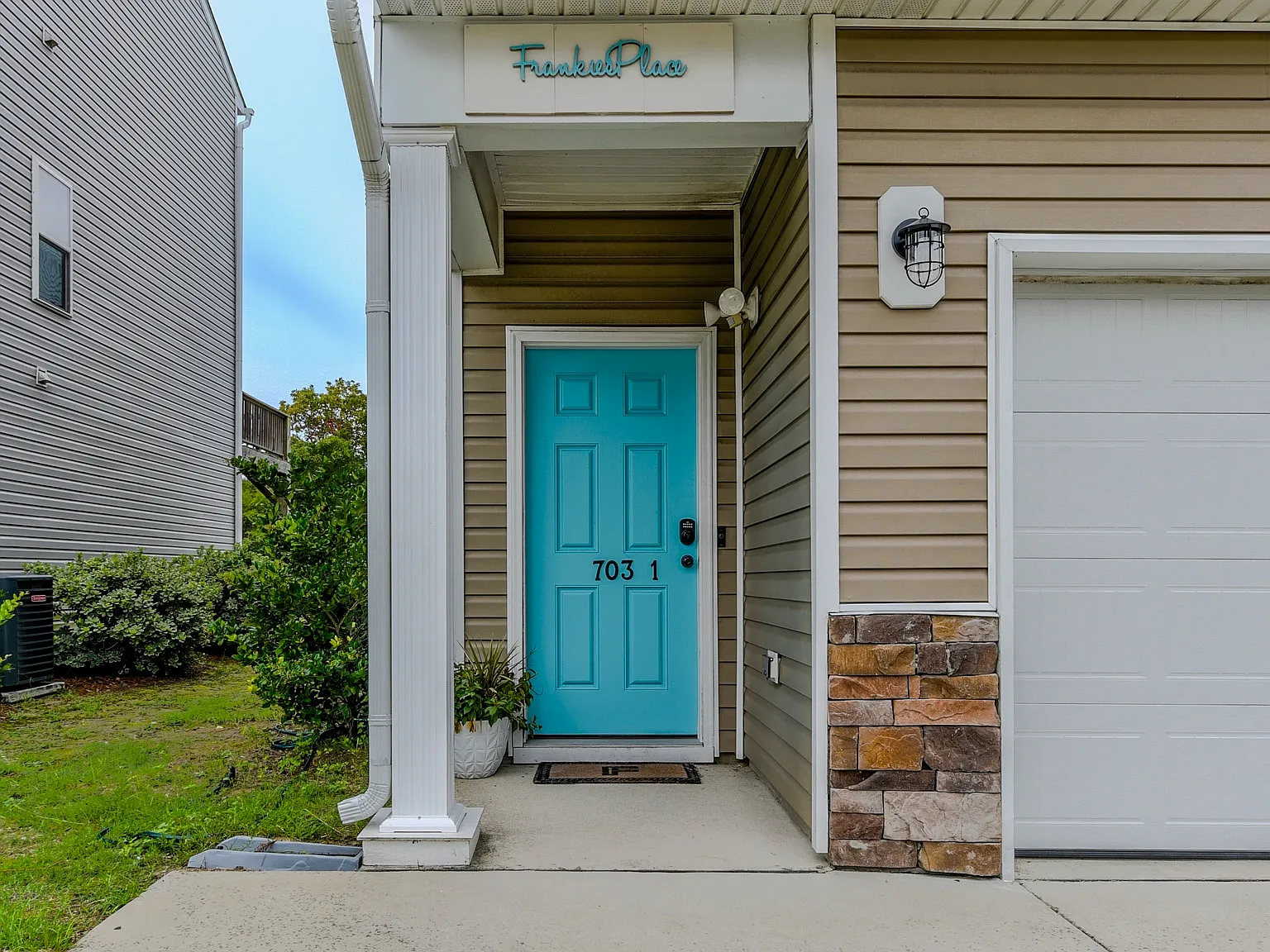 703 Elton Ave — Photo 2