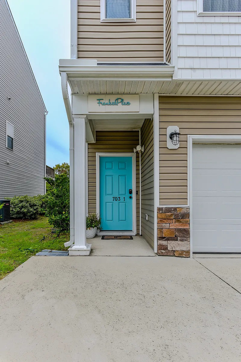 Building Photo - 703 Elton Ave #1