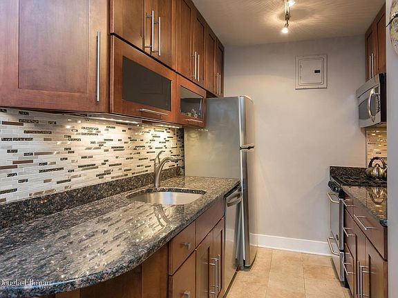 3rd image of 210 E 15th St APT 4A
