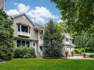 162 Centerport Rd, Centerport, NY 11721