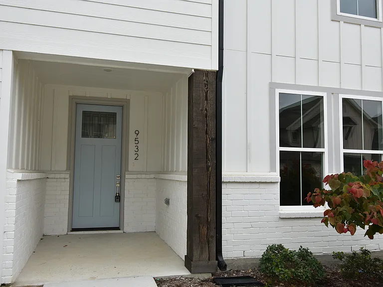 9532 Thorncrown Ln — Photo 2