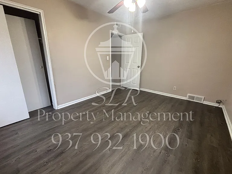 1029 Blakley Dr — Photo 19