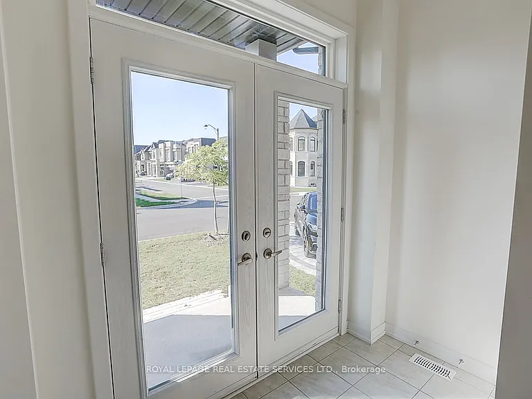 44 Hewison Ave — Photo 3
