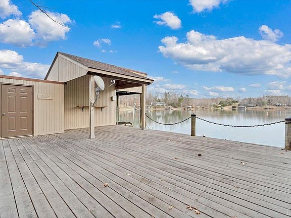 5th image of 2768 Lake Retreat Rd