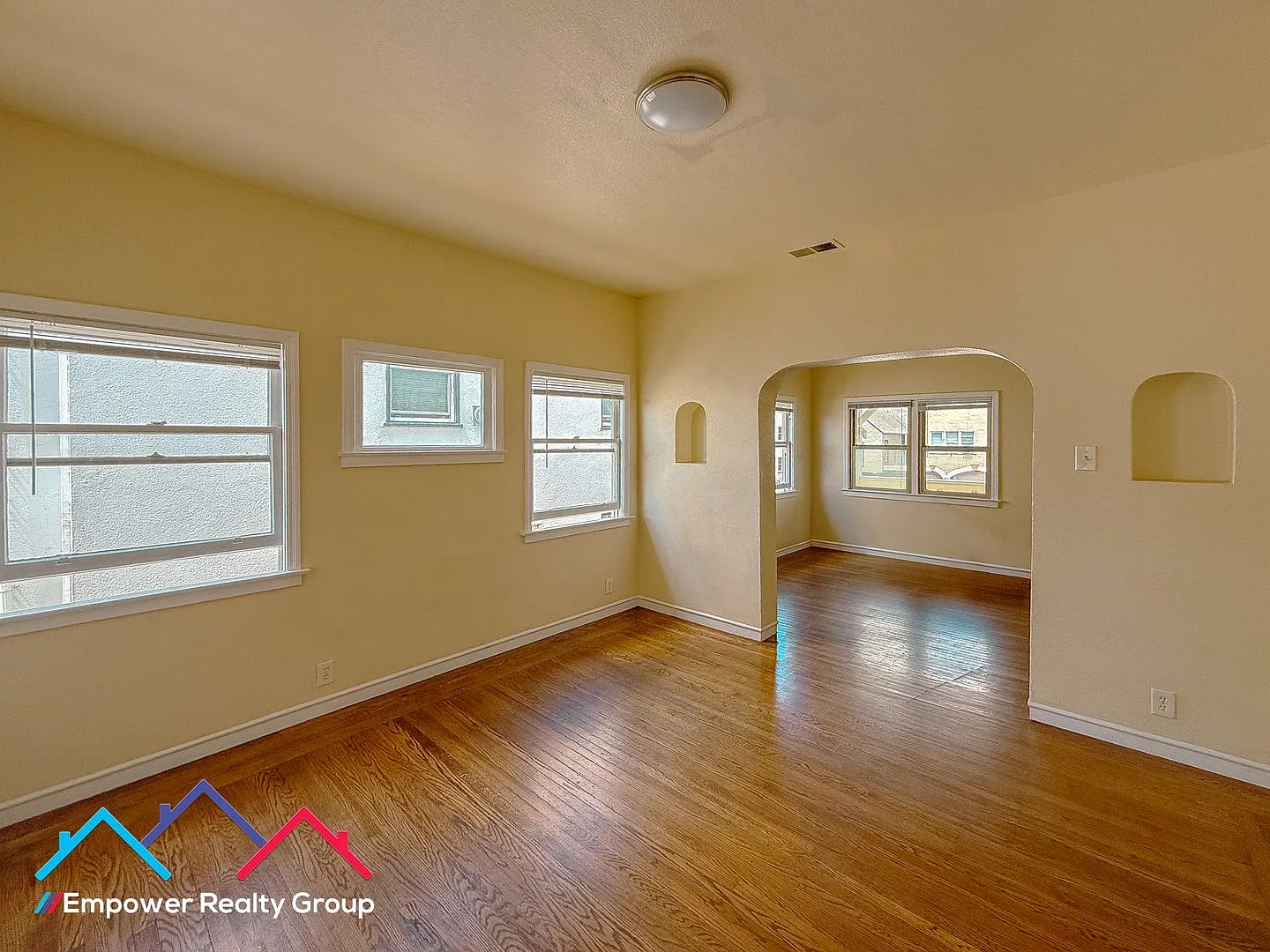 3 bed 2 bath Apartment in the Fruitvale District of Oakland — Photo 4