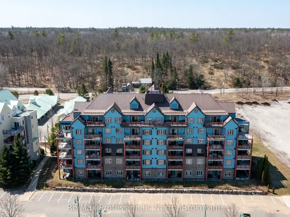 130 Steamship Bay Rd #207, Gravenhurst, ON P1P 1Z9