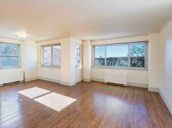 2621 Palisade Avenue image 6 of 22