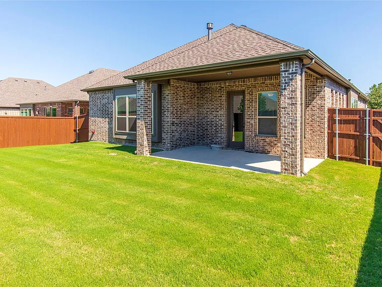 638 Brook Dr — Photo 36