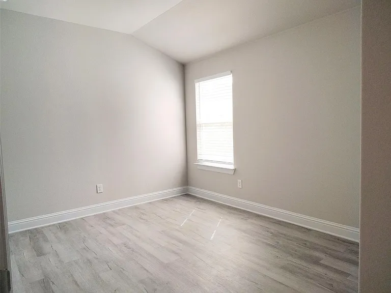 7801 Dakota Cir — Photo 2