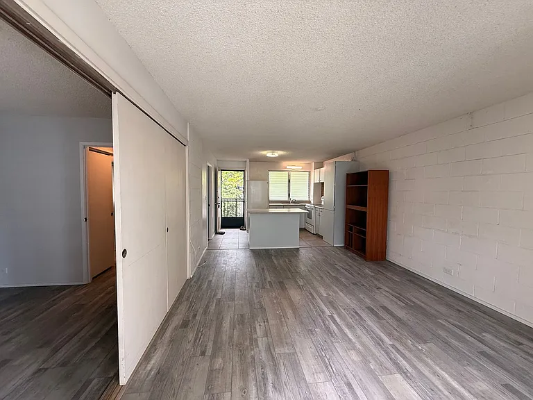 1099 Green St #309 — Photo 8