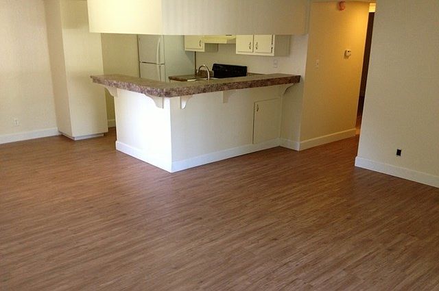 2nd image of 3932 Queenston Ct APT 4