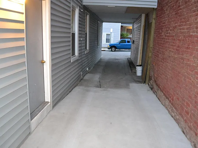 305 Emming St — Photo 19