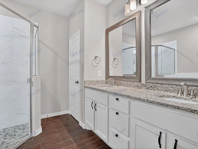 1310 Yale St — Photo 16