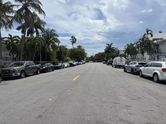 Exterior Neighborhood (street photo)