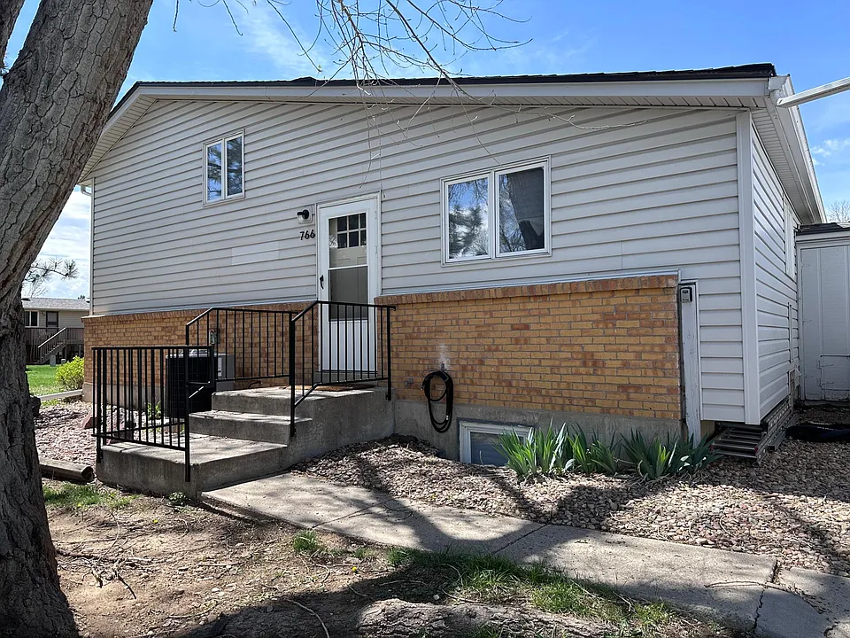 766 W Cleveland Cir