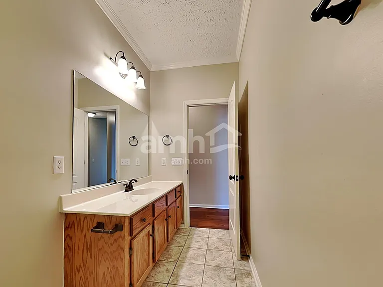 210 Fox Hunt Ln — Photo 18
