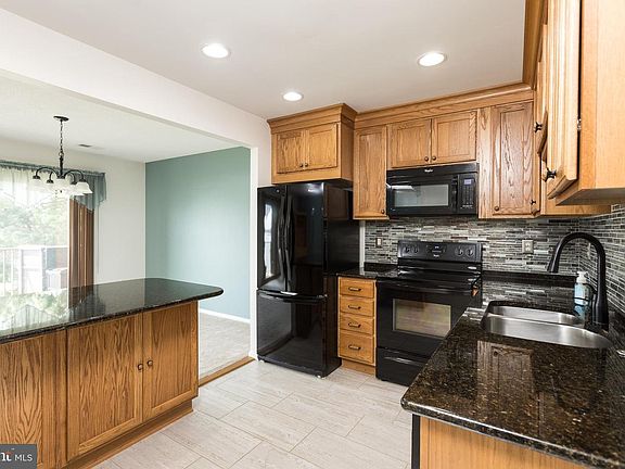 4th image of 550 Riviera Dr APT B