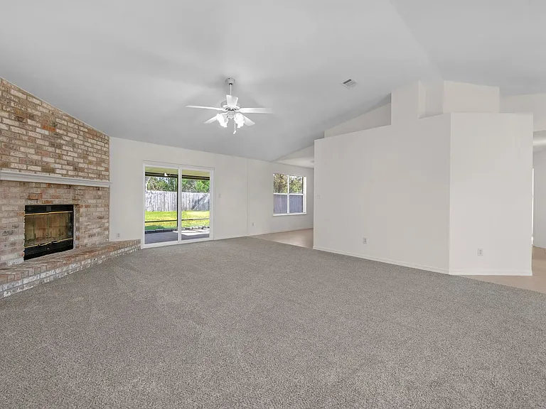 9568 Brentwood Blvd — Photo 5