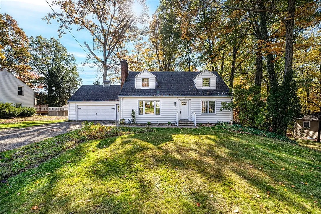 320 Frazier Dr photo 1