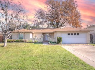 1424 Timberline Dr, Benbrook, TX 76126