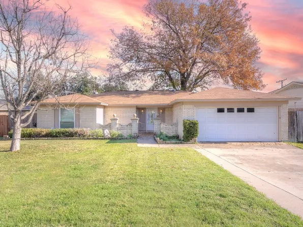 1424 Timberline Dr, Benbrook, TX 76126